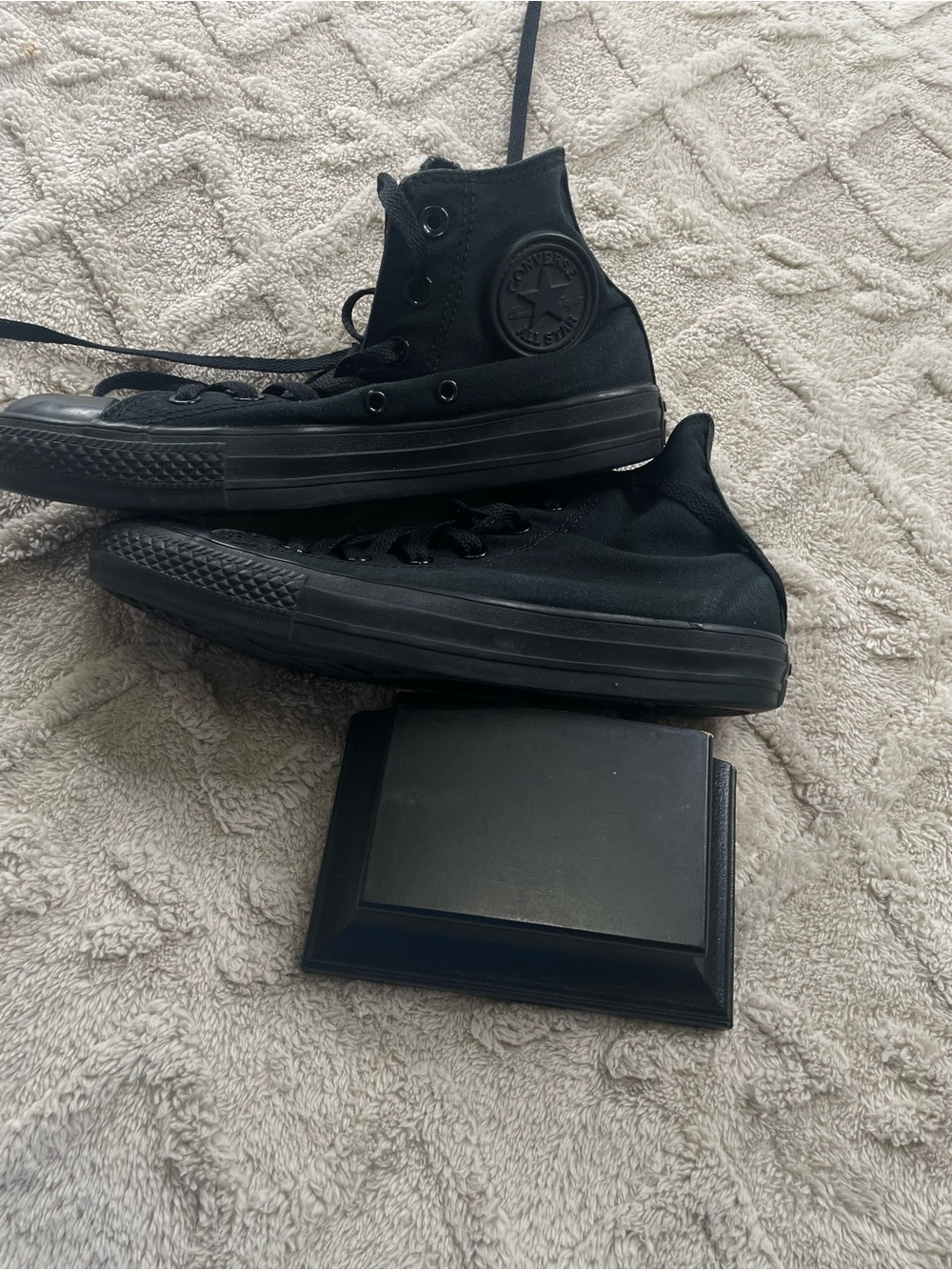 Converse Unisex Black High Top Sneakers
Size M 6 W 8 - Picture 4 of 10